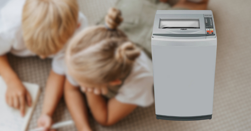 Khóa trẻ em bảo vệ bé vui chơi gần khu vực máy đang hoạt động
